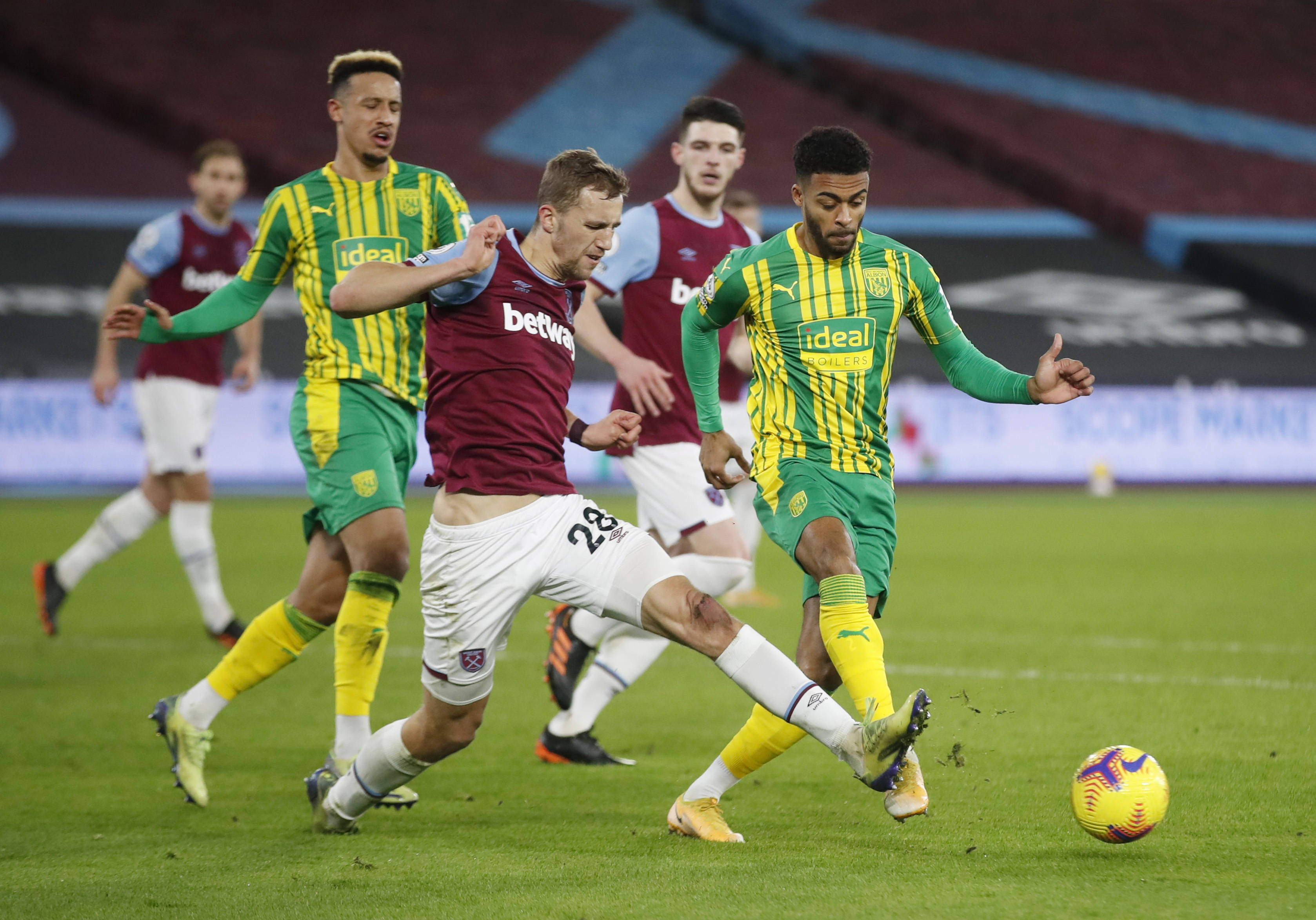 场上挥洒汗 场上挥洒汗